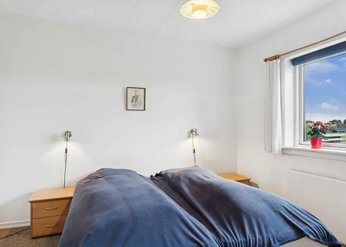 On Large Grounds With Beautiful View Willa