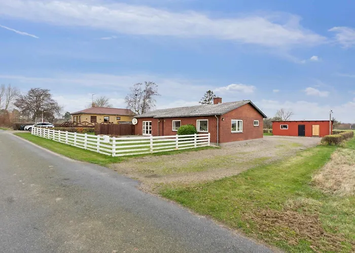 Willa On Large Grounds With Beautiful View *