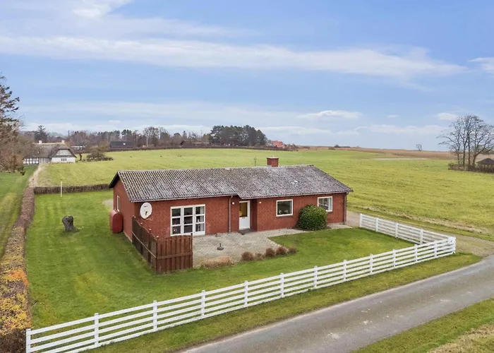 On Large Grounds With Beautiful View Willa